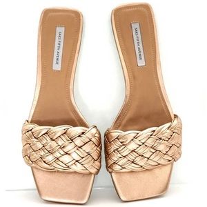 Saks Fifth Avenue Gold Woven Leather Slides Size 7